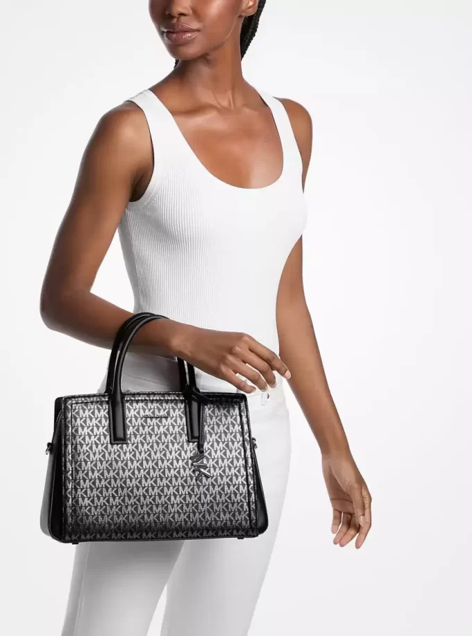 Bolso satchel mediano metálico Laila con logotipo de la firma Bolso satchel mediano metálico Laila con logotipo de la firma