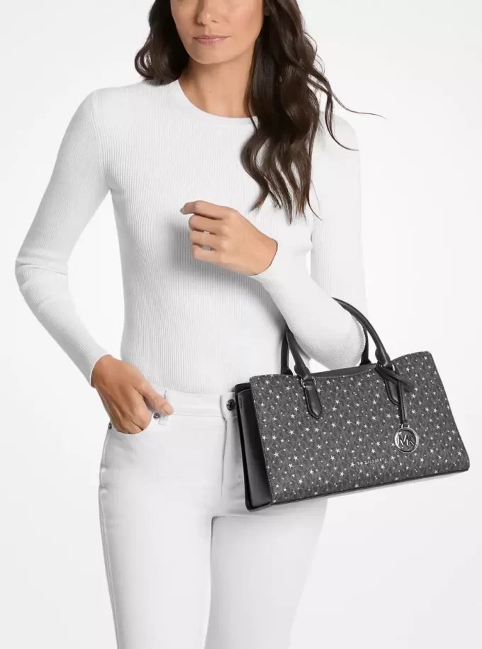 Bolso tipo cartera Arden mediano con logotipo impreso.