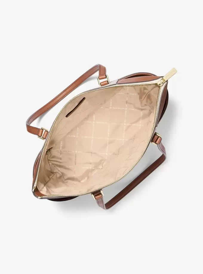 Bolso tote Charlotte grande de cuero con cremallera superior y logotipo