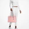 Bolso tote grande de piel saffiano con bolsillo para viajes Jet Set Bolso tote grande de piel saffiano con bolsillo para viajes Jet Set