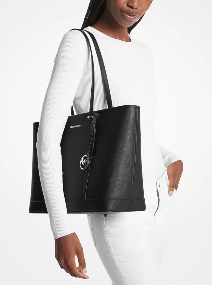 Bolso tote grande de piel saffiano Jet Set Travel Bolso tote grande de piel saffiano Jet Set Travel