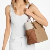 Bolso tote grande Voyager con logo de la firma y bloques de color Bolso tote grande Voyager con logo de la firma y bloques de color