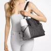 Bolso tote grande Voyager con logo distintivo metálico y bloques de color Bolso tote grande Voyager con logo distintivo metálico y bloques de color