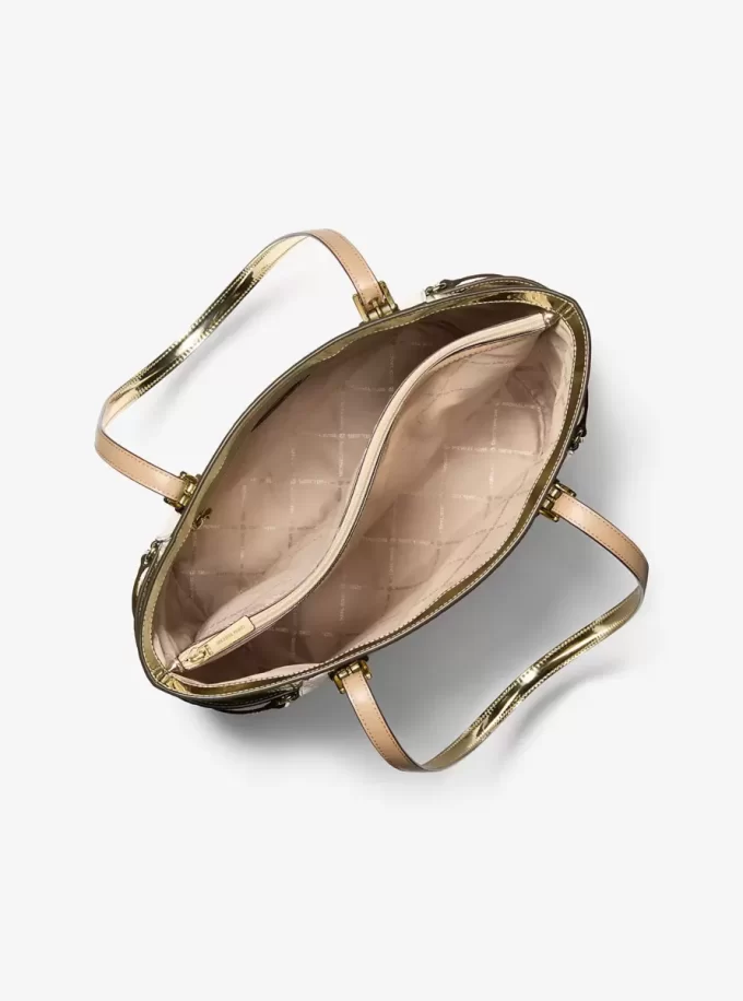 Bolso tote grande Voyager con logotipo metálico grabado Bolso tote grande Voyager con logotipo metálico grabado