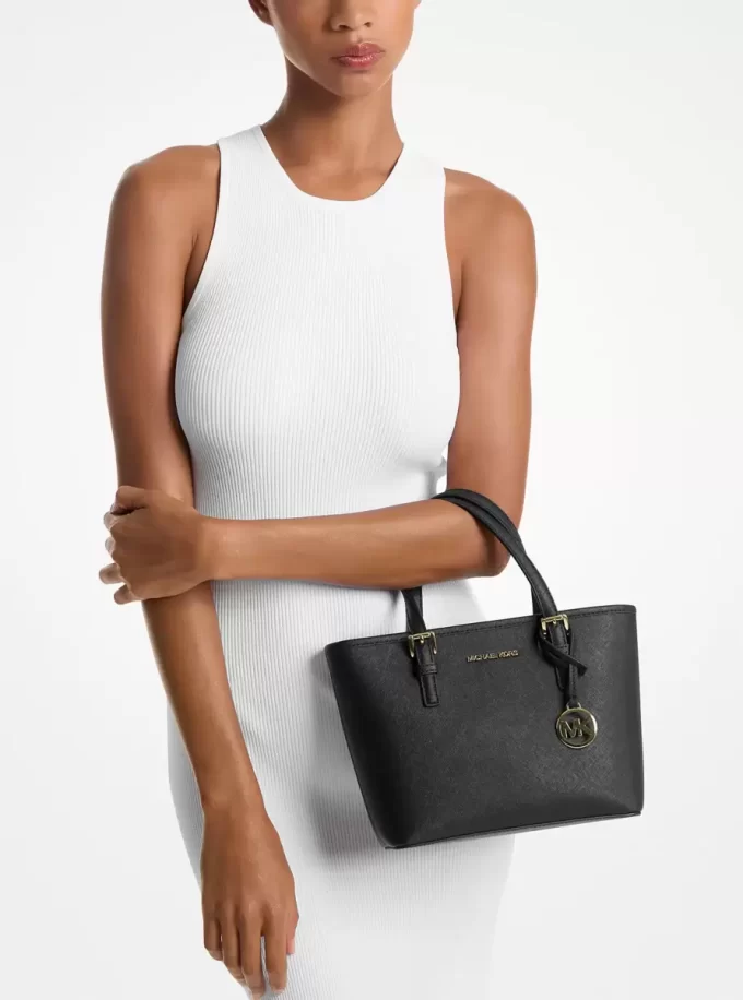 Bolso tote Jet Set Travel extrapequeño de piel saffiano con cremallera superior Bolso tote Jet Set Travel extrapequeño de piel saffiano con cremallera superior