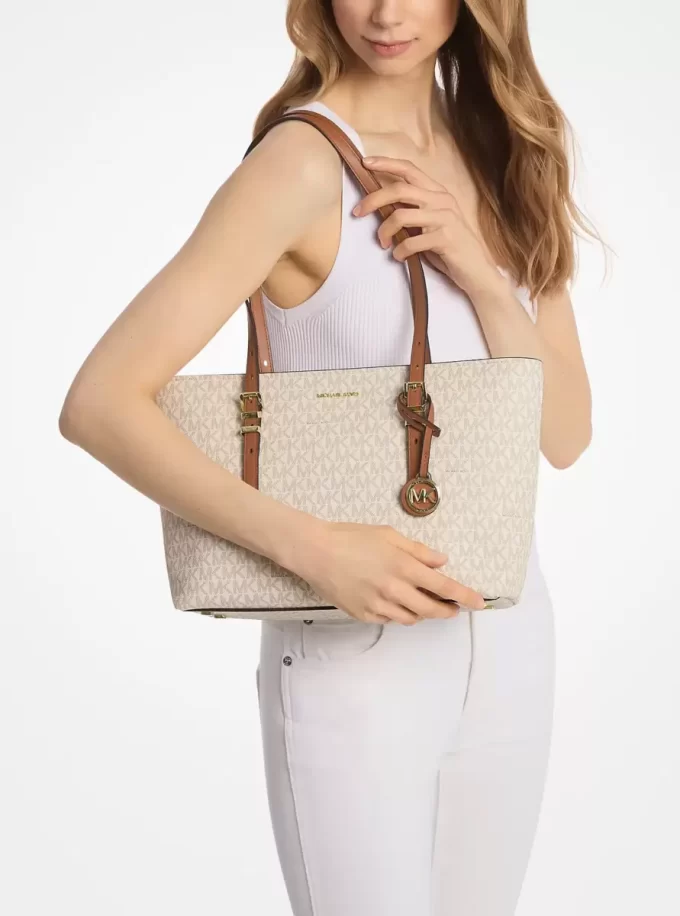 Bolso tote mediano de piel y logotipo de la firma Quinn