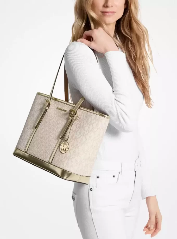 Bolso tote pequeño con cremallera superior y logo metálico de Jet Set Travel Bolso tote pequeño con cremallera superior y logo metálico de Jet Set Travel