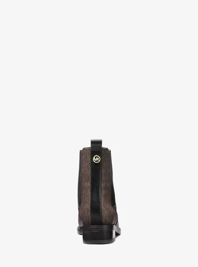 Bota Chelsea con logotipo exclusivo de Ella Bota Chelsea con logotipo exclusivo de Ella