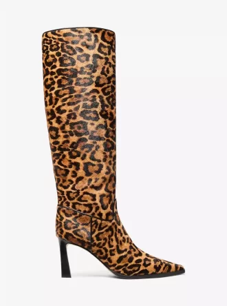 bota darrah de piel de becerro con estampado de leopardo 2 330x444 - Bota Darrah de piel de becerro con estampado de leopardo