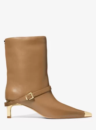 Bota de cuero con hebilla Kasia