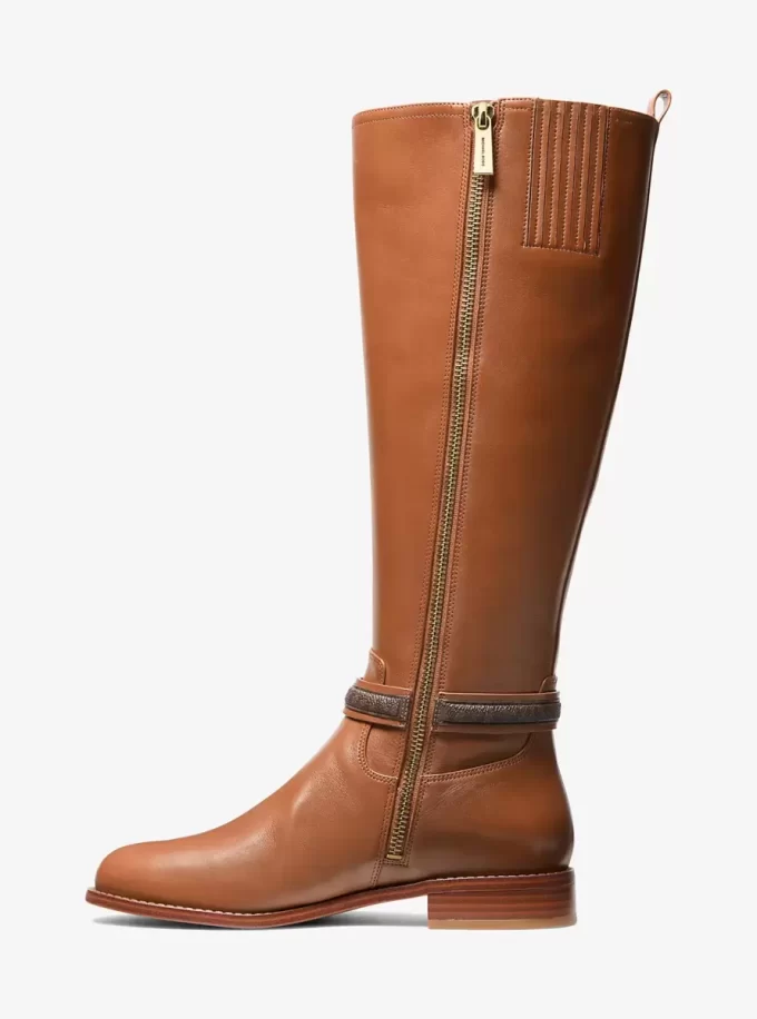 Bota de pantorrilla ancha Mindy Leather con ribete del logotipo de la firma Bota de pantorrilla ancha Mindy Leather con ribete del logotipo de la firma