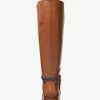 Bota de pantorrilla ancha Mindy Leather con ribete del logotipo de la firma Bota de pantorrilla ancha Mindy Leather con ribete del logotipo de la firma