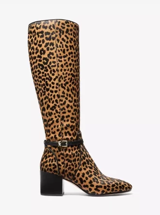 Bota Ella de tacón ancho y caña alta con estampado de leopardo y pelo de becerro.
