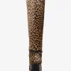 Bota Ella de tacón cuadrado con estampado de leopardo y pelo de becerro Bota Ella de tacón cuadrado con estampado de leopardo y pelo de becerro