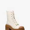 Bota Hanley de cuero y ribete con el logotipo de la firma Bota Hanley de cuero y ribete con el logotipo de la firma