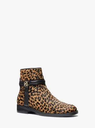 Bota Mindy de piel de becerro con estampado de leopardo