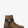 Bota Mindy de piel de becerro con estampado de leopardo Bota Mindy de piel de becerro con estampado de leopardo