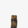 Bota Mindy de piel de becerro con estampado de leopardo Bota Mindy de piel de becerro con estampado de leopardo