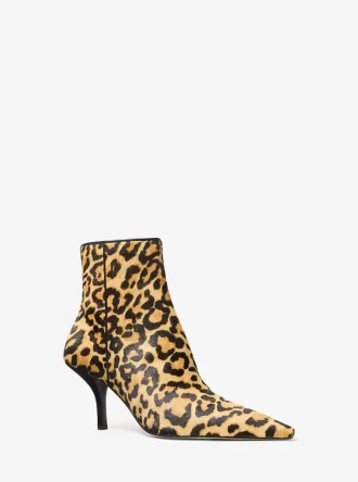 botn de pelo de becerro con estampado de leopardo selina 1 330x444 - Bot&iacute;n de pelo de becerro con estampado de leopardo Selina