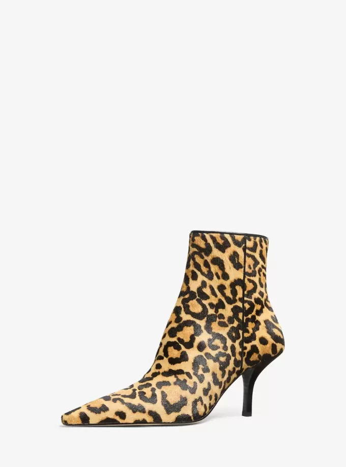 Botín de pelo de becerro con estampado de leopardo Selina Botín de pelo de becerro con estampado de leopardo Selina