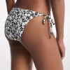 Braguita de bikini triangular con estampado floral Braguita de bikini triangular con estampado floral