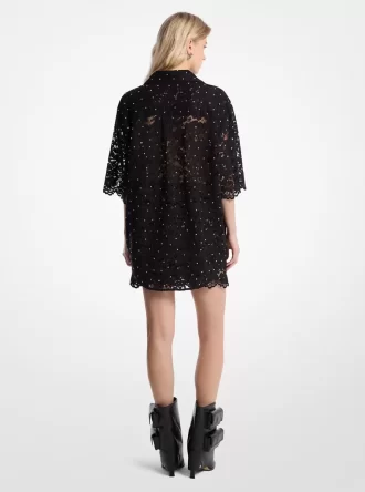 Camisa de encaje floral con tachuelas y cordón