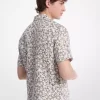 Camisa de lino floral estilo campamento