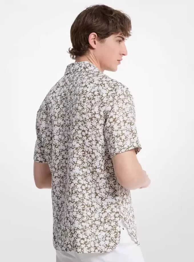 Camisa de lino floral estilo campamento