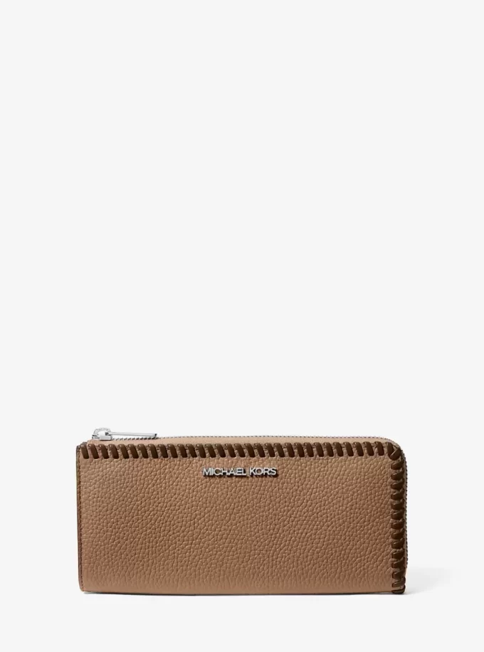 Cartera grande Jet Set de piel granulada con cremallera de un cuarto Cartera grande Jet Set de piel granulada con cremallera de un cuarto