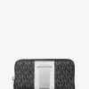 Cartera grande para smartphone con rayas metálicas y el logotipo de la firma Jet Set Cartera grande para smartphone con rayas metálicas y el logotipo de la firma Jet Set