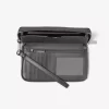 Cartera grande para smartphone con rayas metálicas y el logotipo de la firma Jet Set Cartera grande para smartphone con rayas metálicas y el logotipo de la firma Jet Set