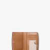Cartera mediana con el logotipo de la firma Bryant