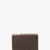 Cartera mediana con el logotipo de la firma Bryant