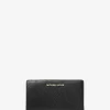 Cartera mediana de piel granulada