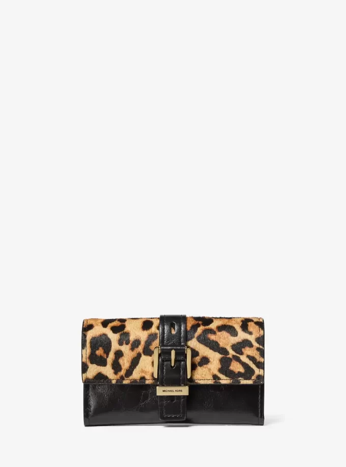 Cartera Nolita mediana plegable de piel de becerro y cuero con estampado de leopardo