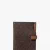Cartera para pasaporte con el logo de Jet Set Signature