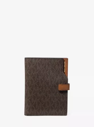 Cartera para pasaporte con el logo de Jet Set Signature