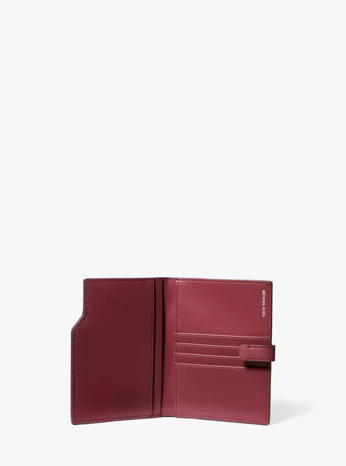 Cartera para pasaporte con el logo de Jet Set Signature
