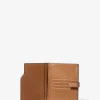 Cartera para pasaporte con el logo de Jet Set Signature