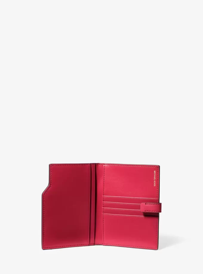 Cartera para pasaporte con el logo de Jet Set Signature