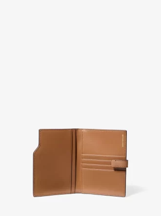 Cartera para pasaporte con el logo de Jet Set Signature