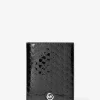 Cartera para pasaporte Jet Set Medium con logotipo de patente grabado Cartera para pasaporte Jet Set Medium con logotipo de patente grabado