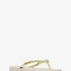 Chanclas con el logotipo de la firma