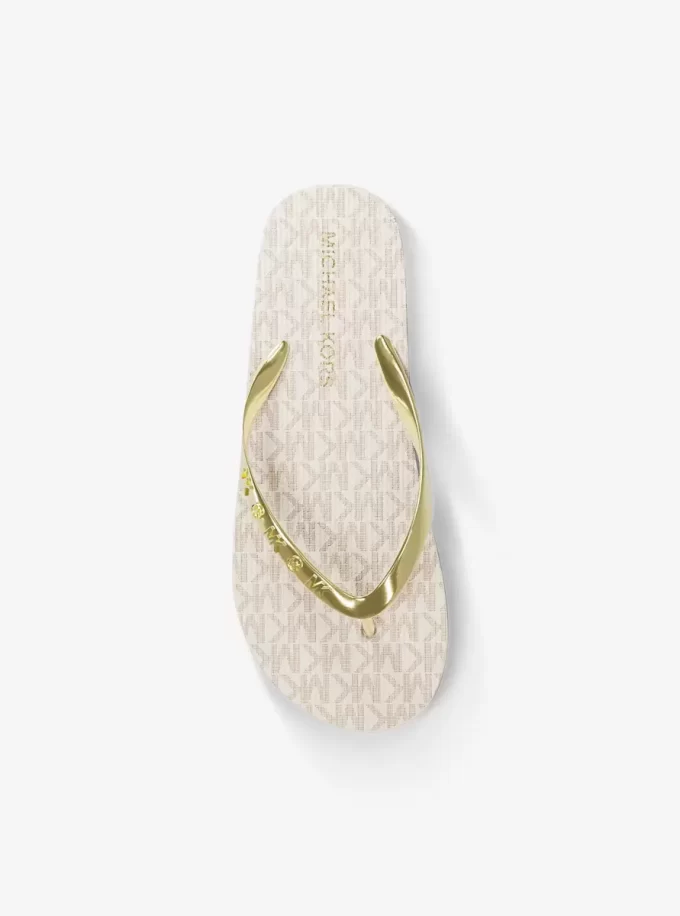 Chanclas con el logotipo de la firma