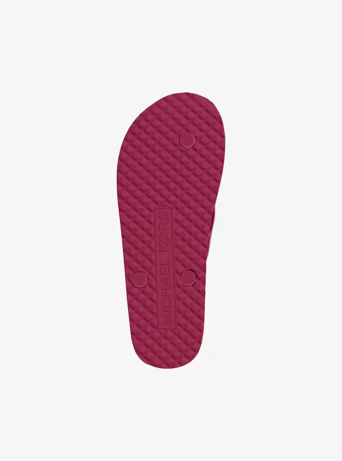 Chanclas con el logotipo de la firma Chanclas con el logotipo de la firma