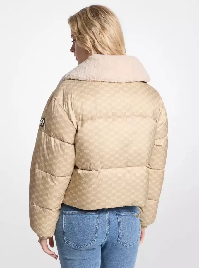 Chaqueta acolchada con estampado del logo y sherpa