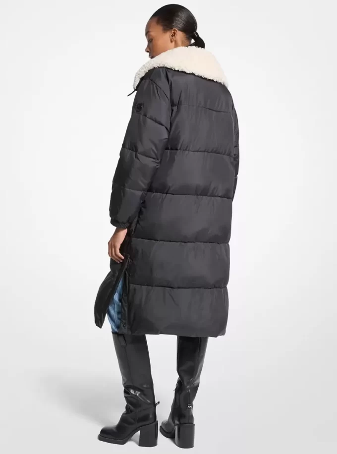 Chaqueta acolchada con ribete de piel sintética