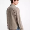 Chaqueta camisera de mezclilla lavada con dobladillo curvo Chaqueta camisera de mezclilla lavada con dobladillo curvo