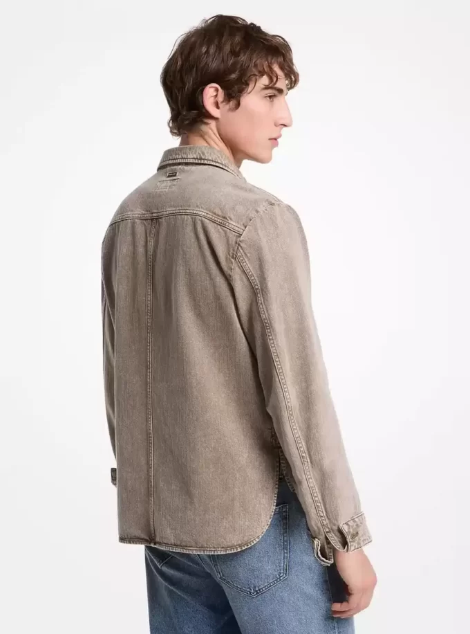 Chaqueta camisera de mezclilla lavada con dobladillo curvo Chaqueta camisera de mezclilla lavada con dobladillo curvo