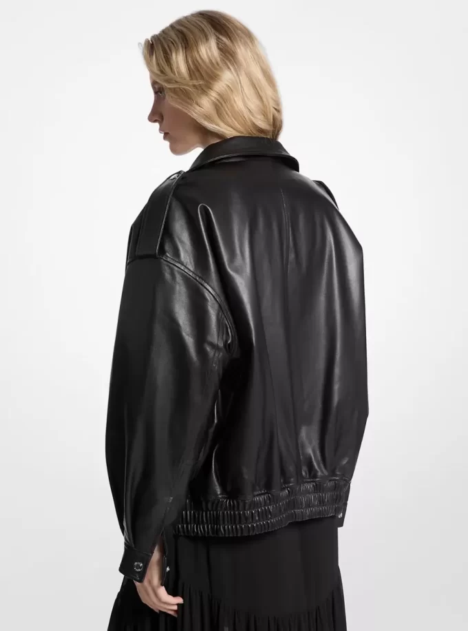 Chaqueta tipo blusón de cuero de gran tamaño